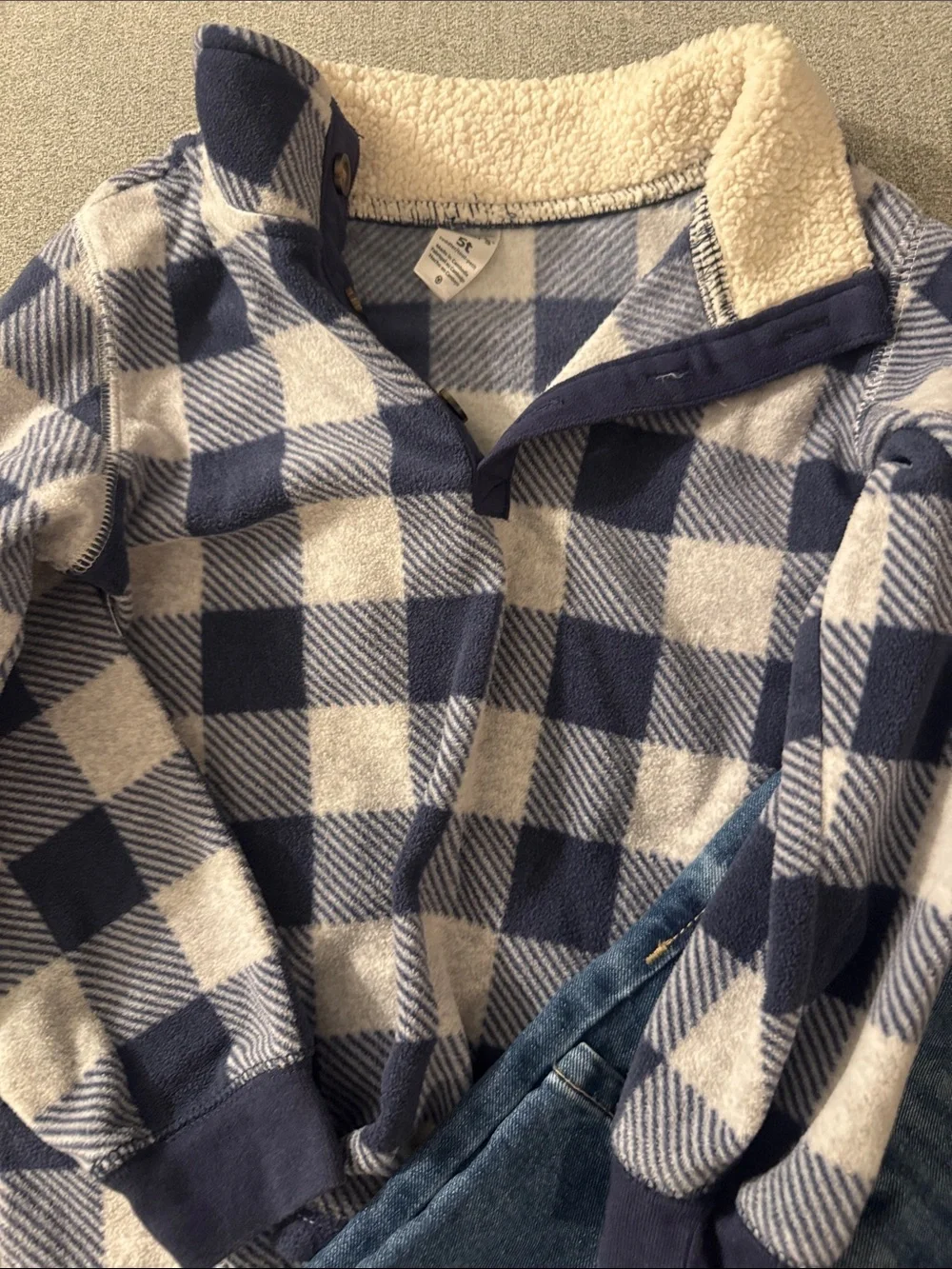 5/$15- Boy’s outfit size 5t - Picture 2 of 3